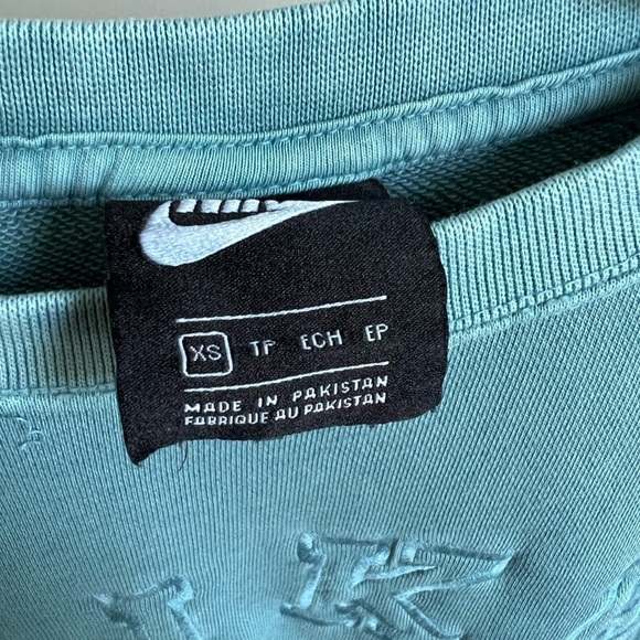 Nike Top in XS - Picture 6 of 7